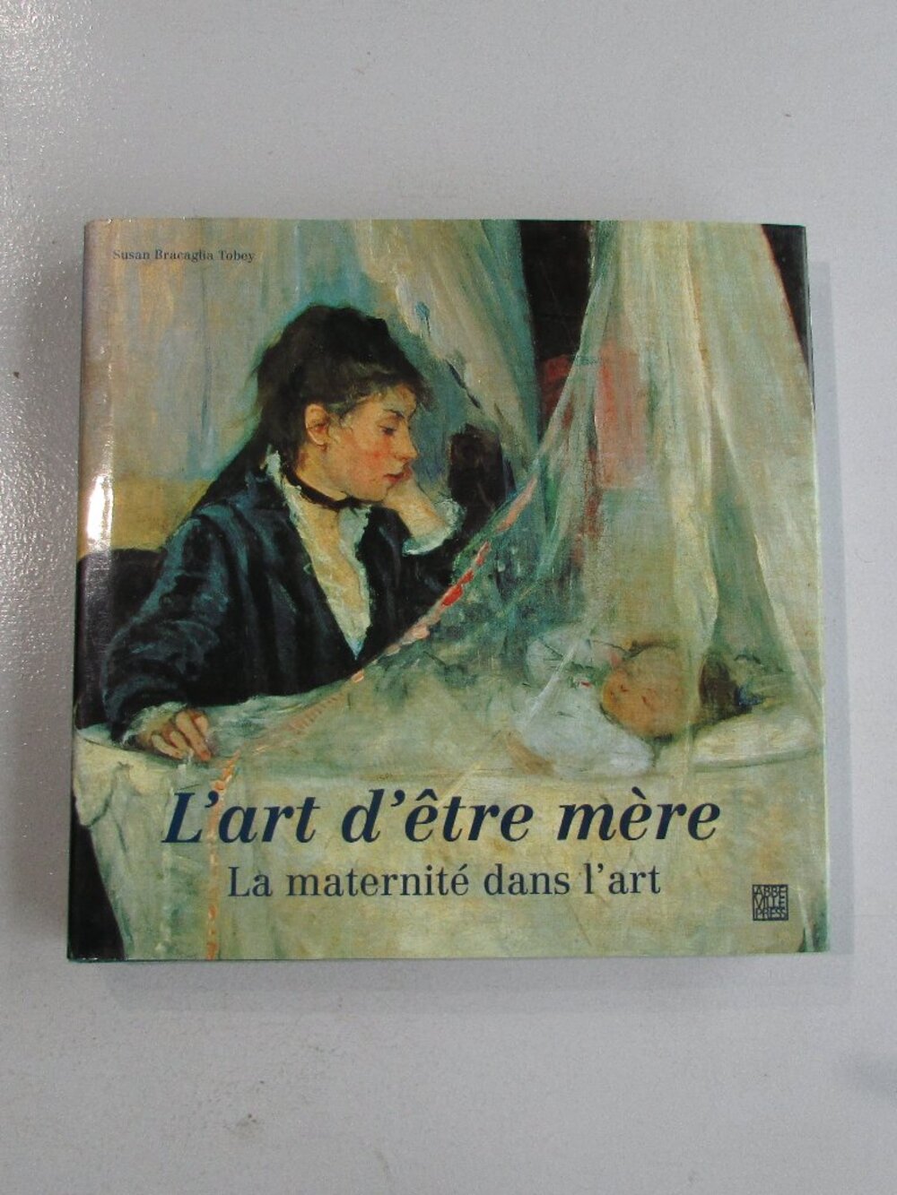 "L'art d'etre mere" Hardcover Book